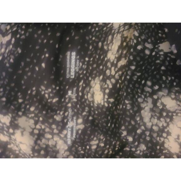 Old Navy Extra High Waisted Power Soft Leggings - Petite Medium - Picture 2 of 4